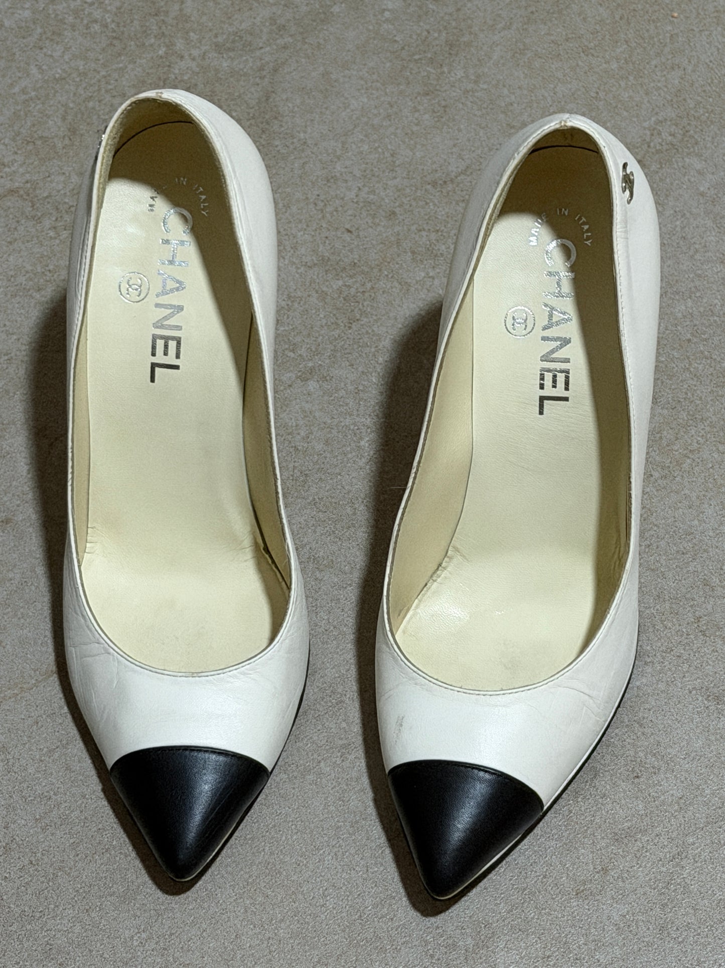 chanel 1990s classic knot pumps