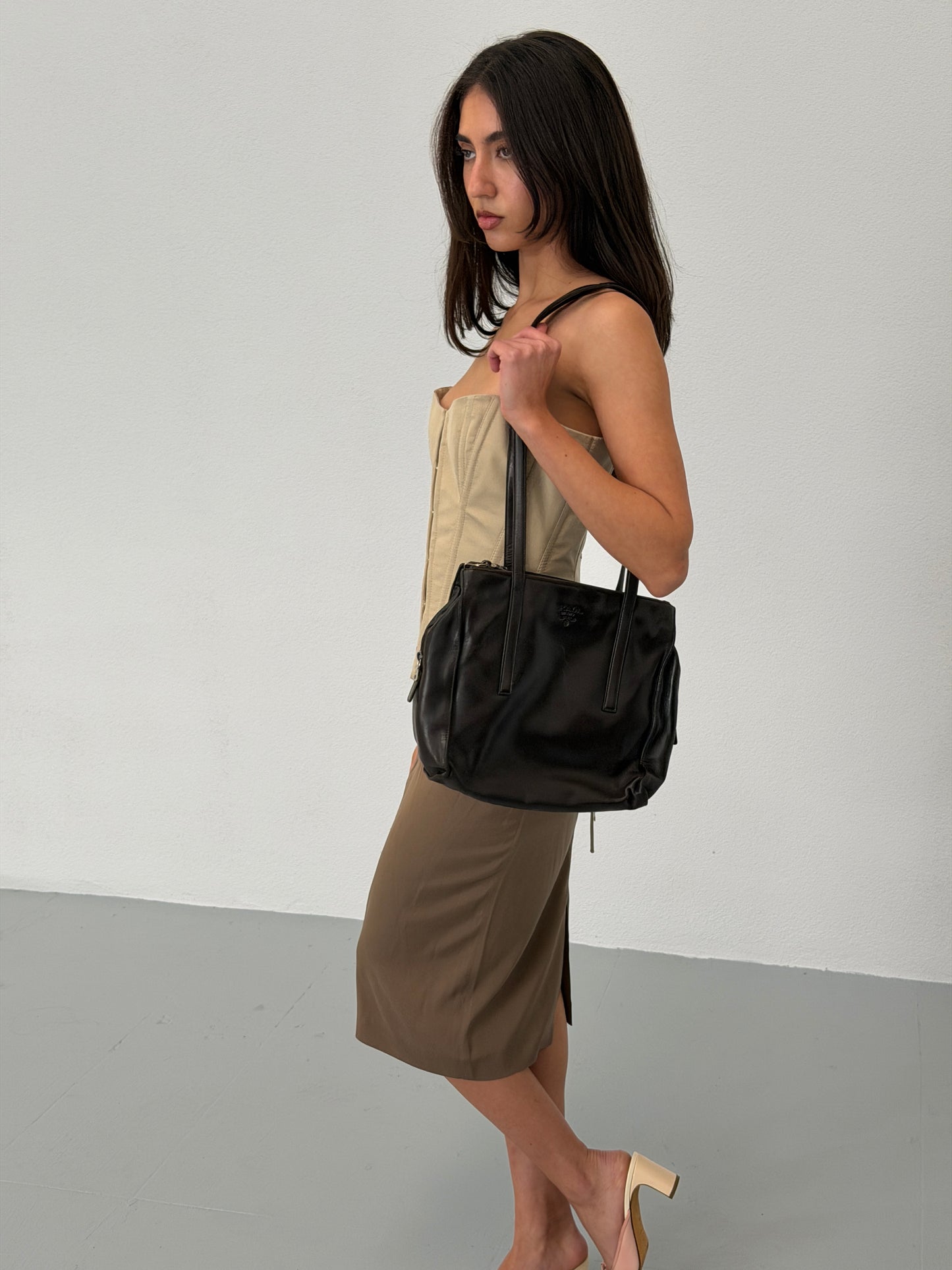 (reserved) prada fall 1995 spazzolato dark brown bag