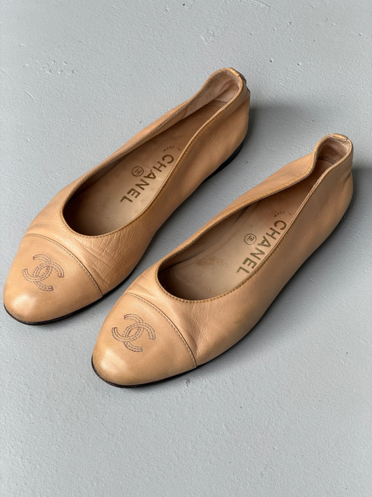 chanel 1990s leather ballet flats