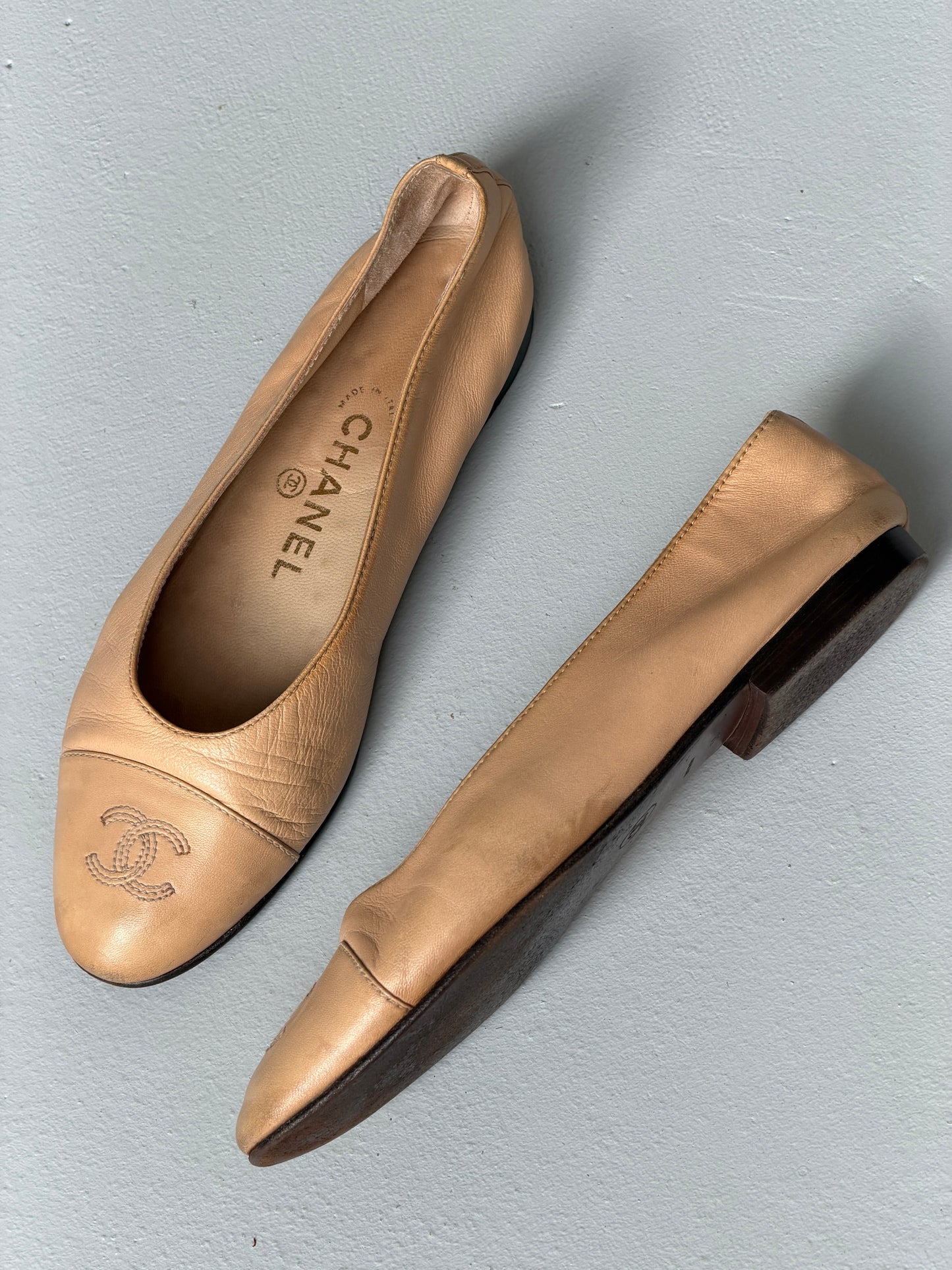 chanel 1990s leather ballet flats