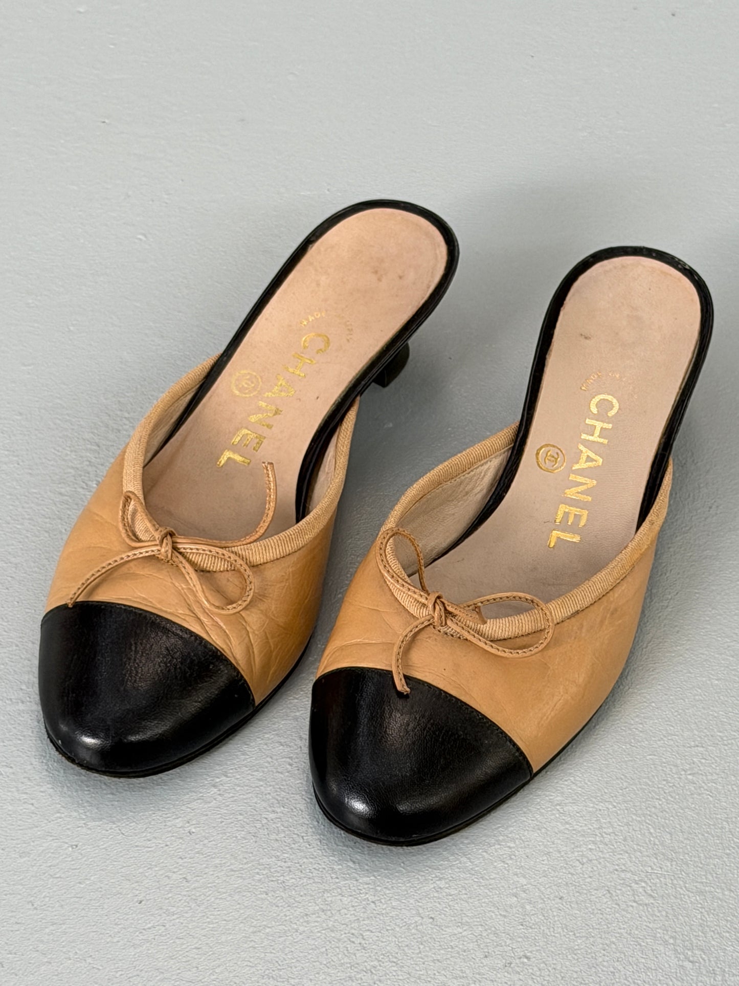 chanel early 2000s cap-toe heels