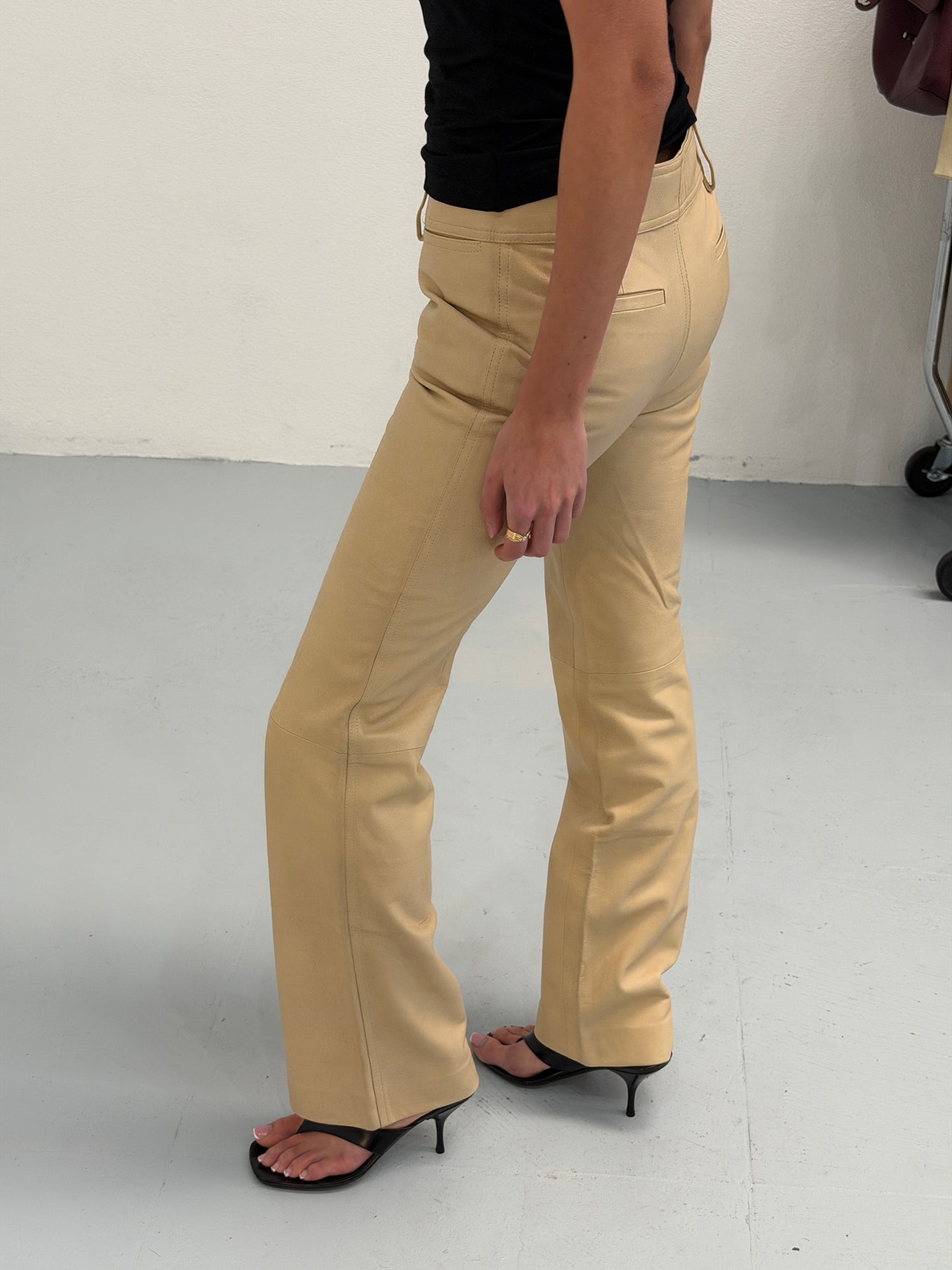 (reserved) gucci by tom ford 1990s cream leather trousers