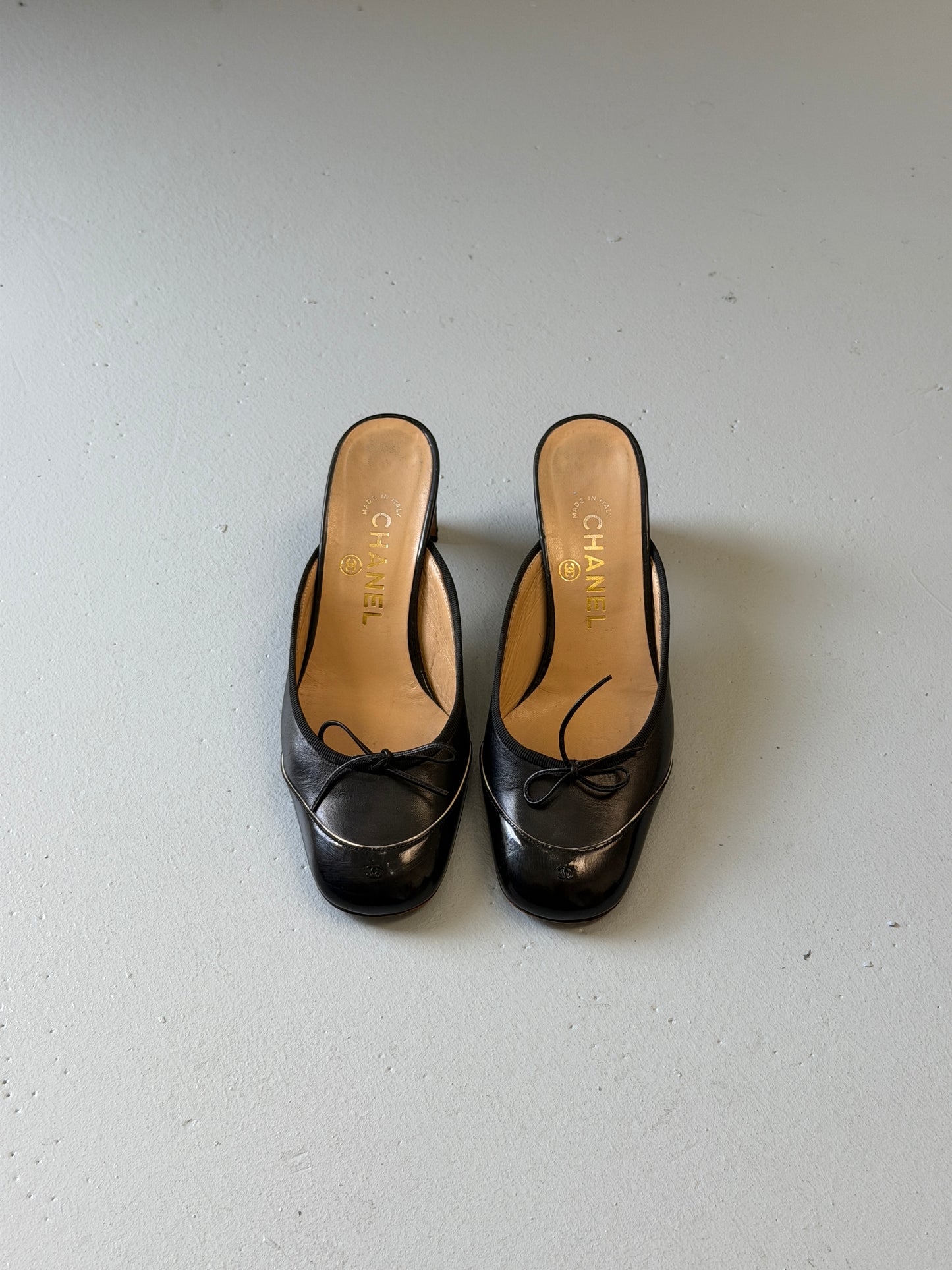 chanel black bow heels