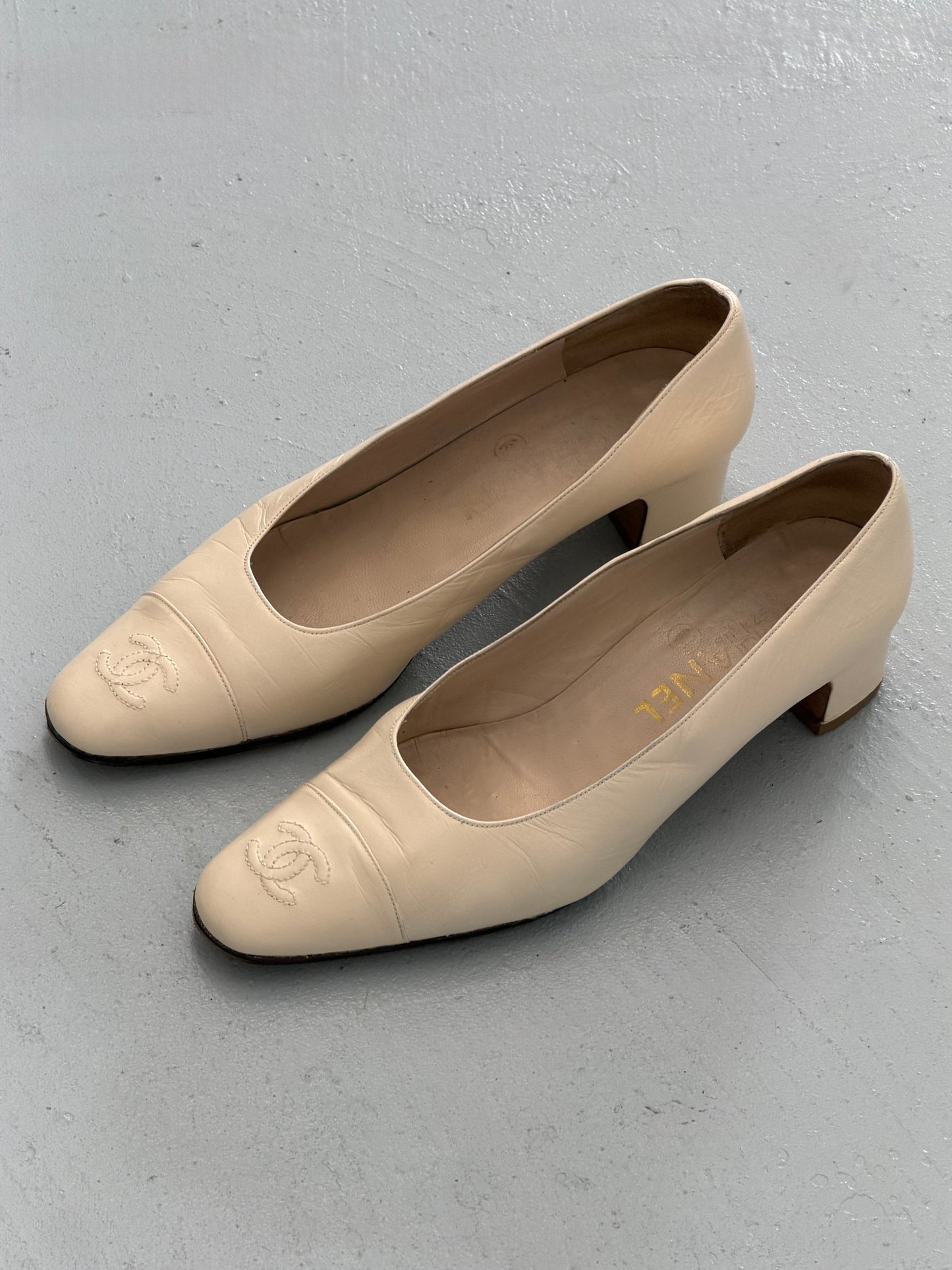 chanel 1990s pumps