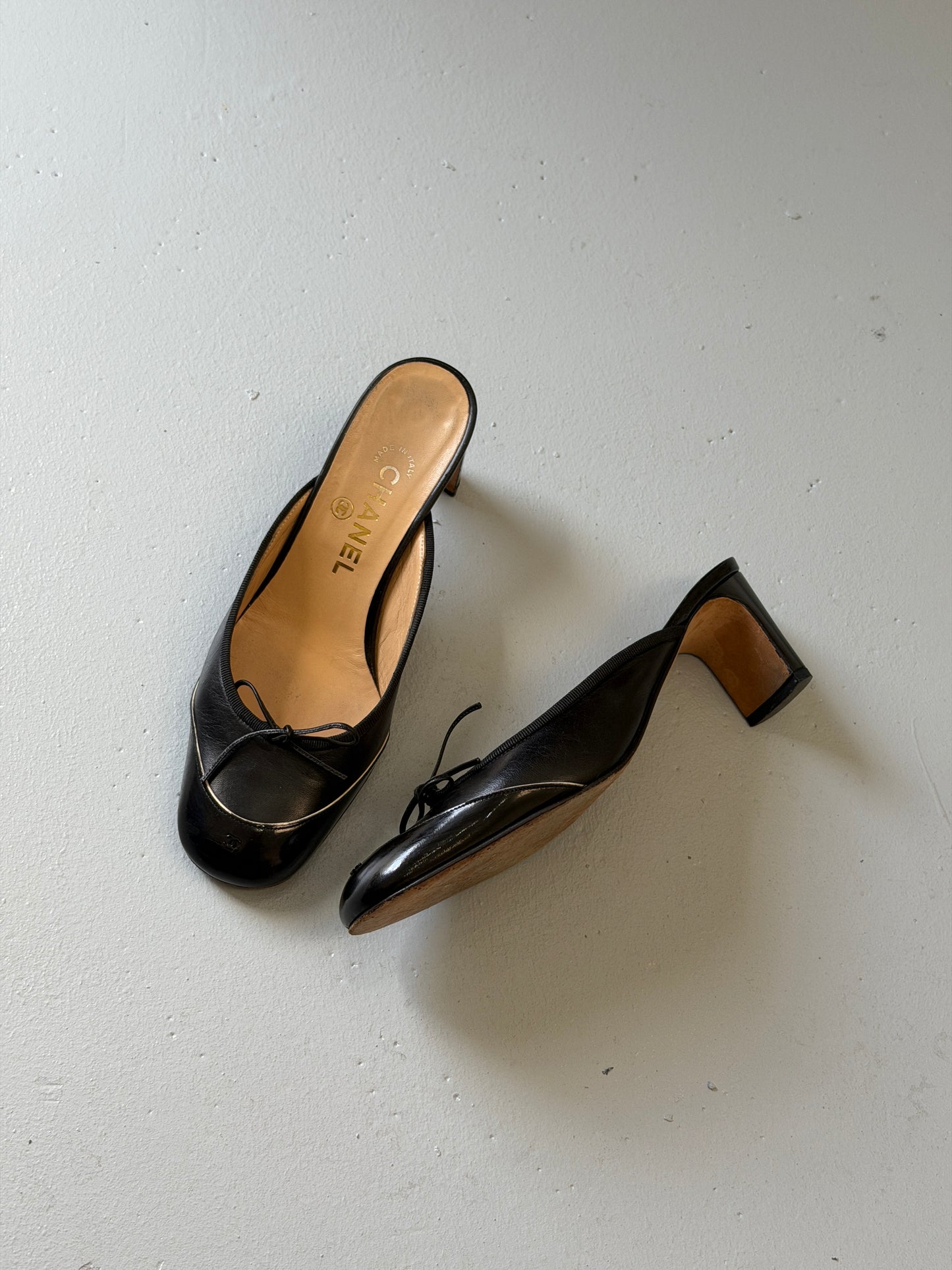 chanel black bow heels