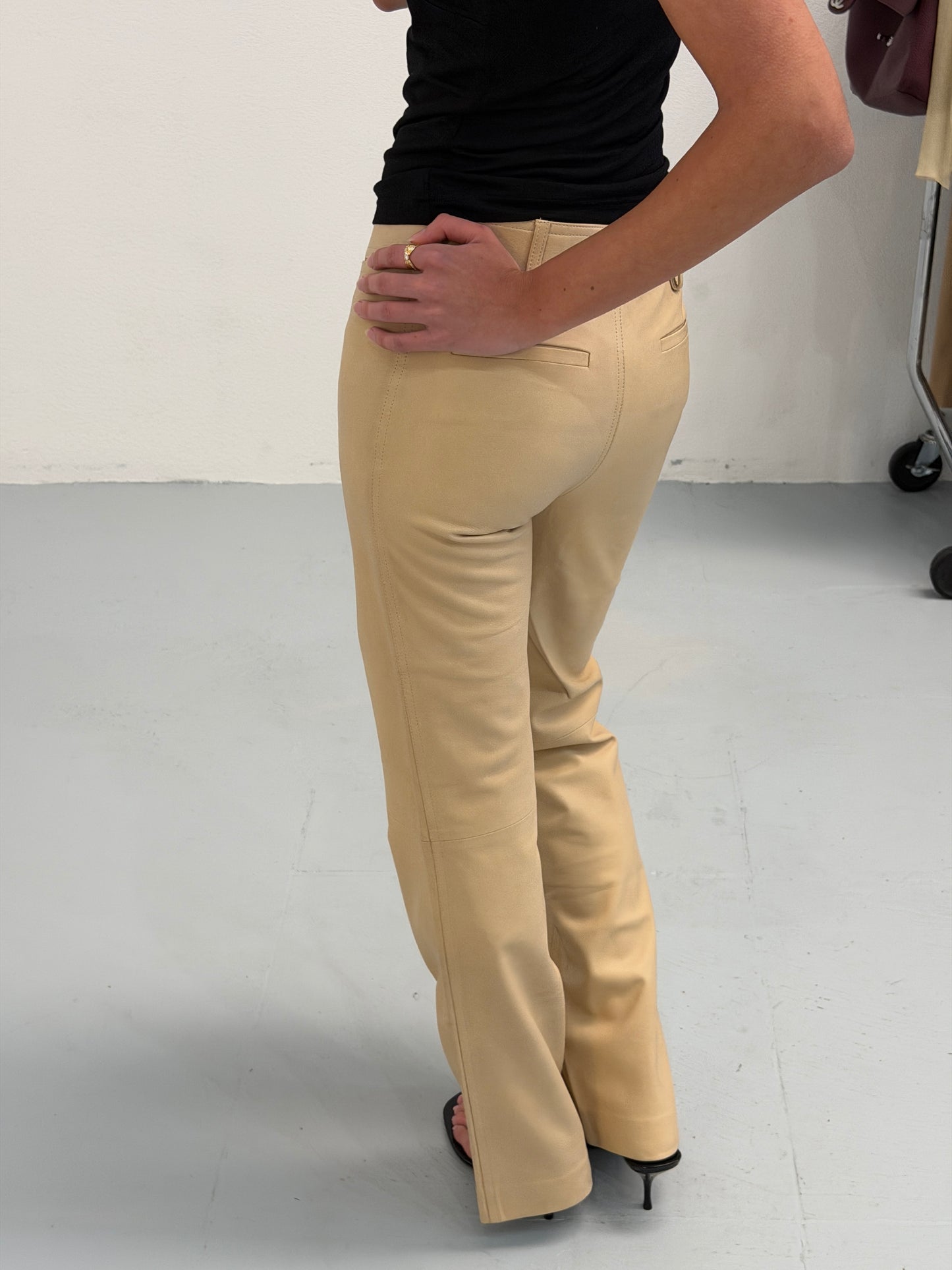 (reserved) gucci by tom ford 1990s cream leather trousers