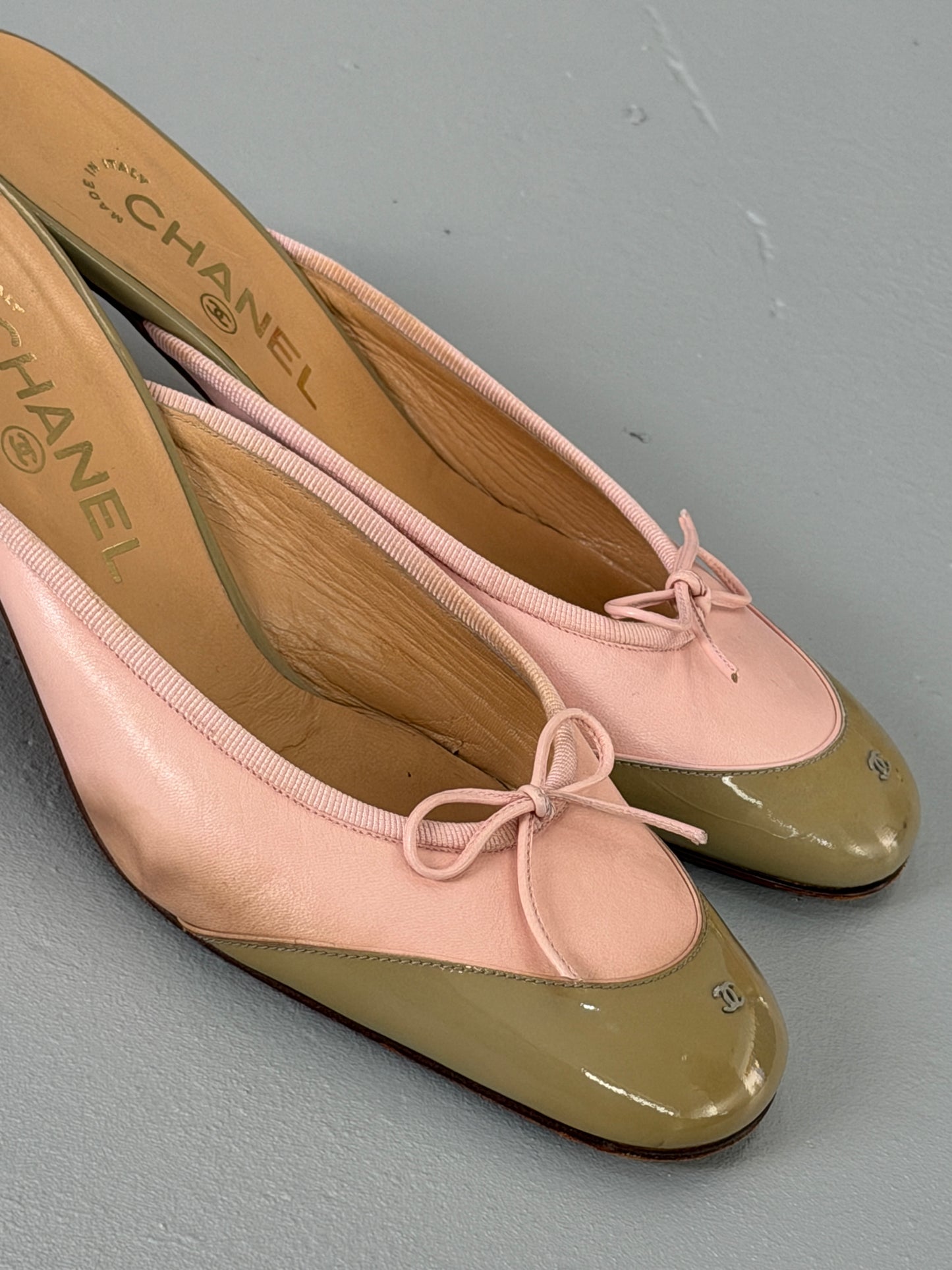 chanel early 2000s two-tone heels