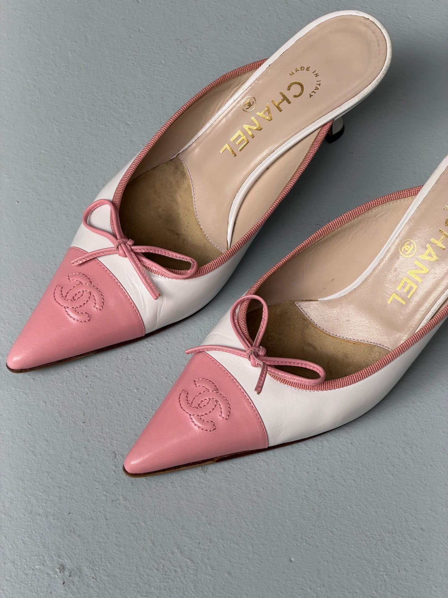 chanel 1990s pink slingback heels