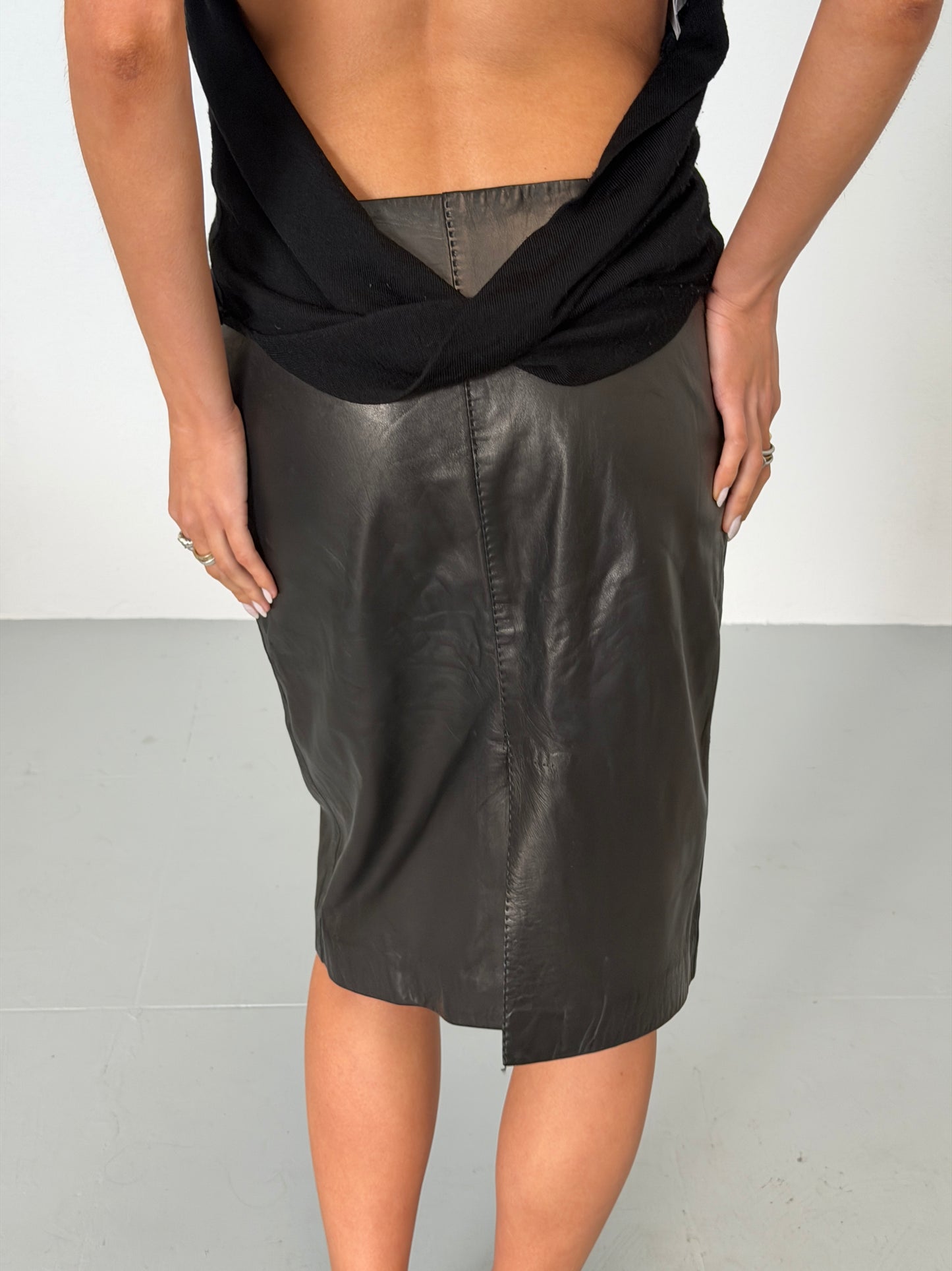 gucci by tom ford 1990s leather skirt