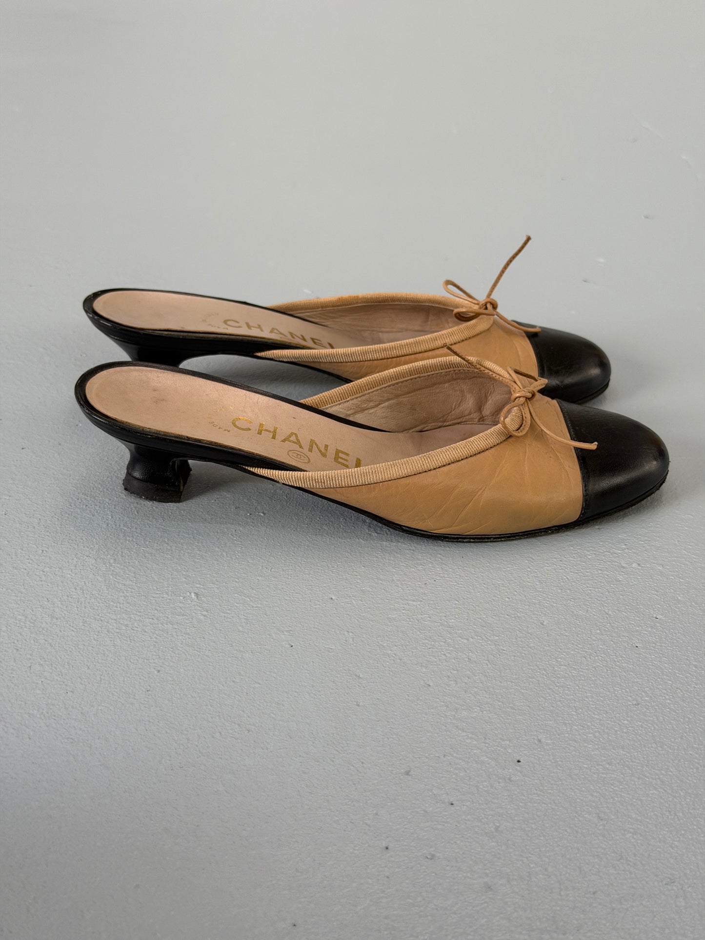 chanel early 2000s cap-toe heels