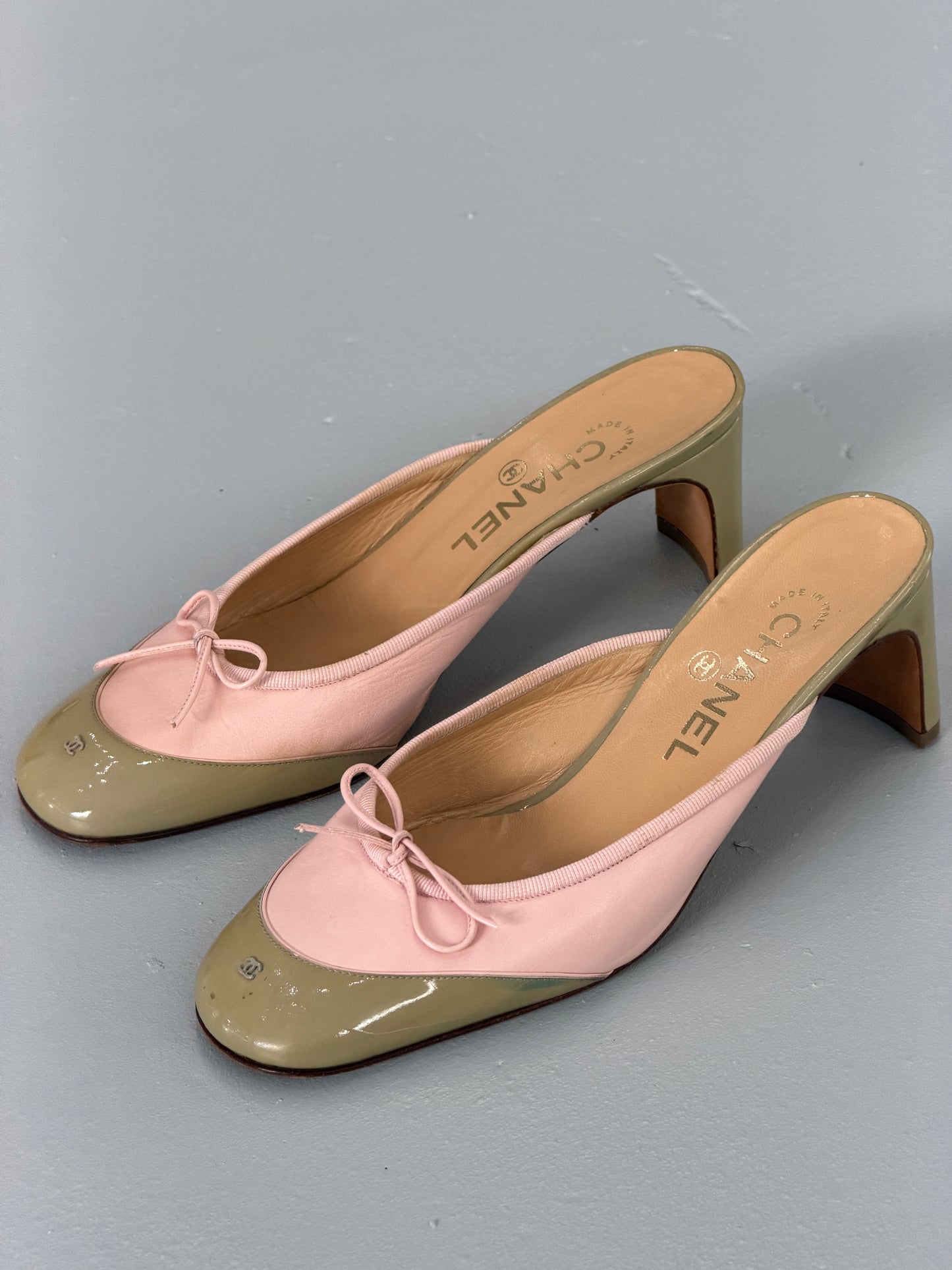 chanel early 2000s two-tone heels