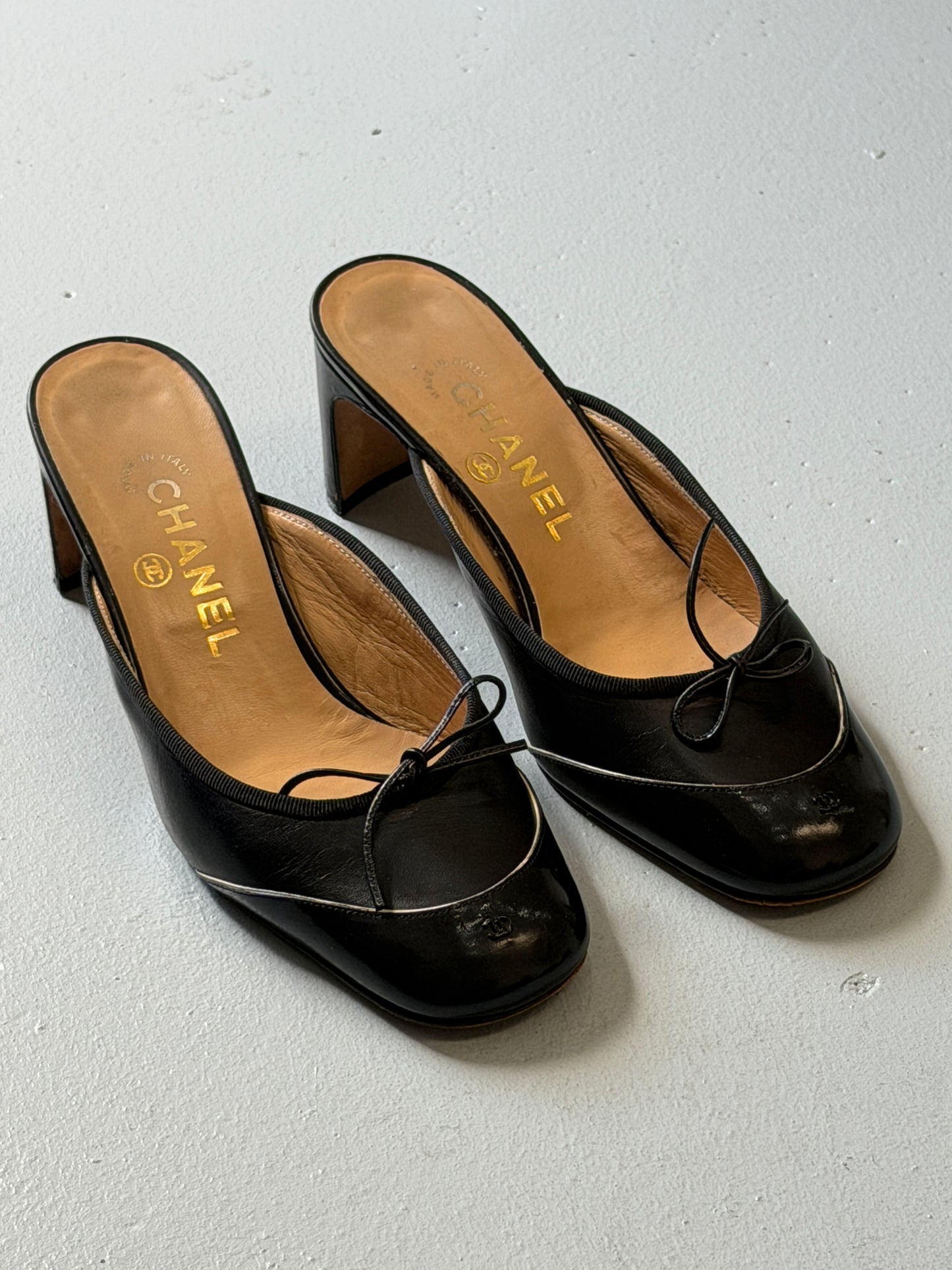 chanel black bow heels