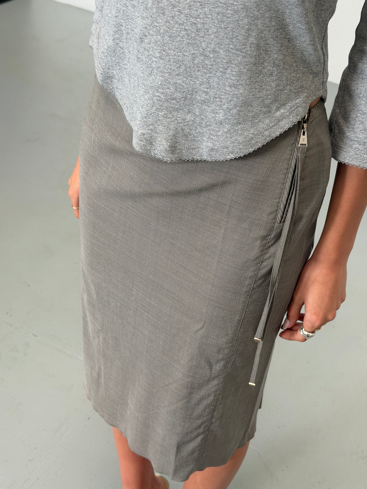 louis vuitton spring 2003 by marc jacobs grey wool-blend asymmetric skirt