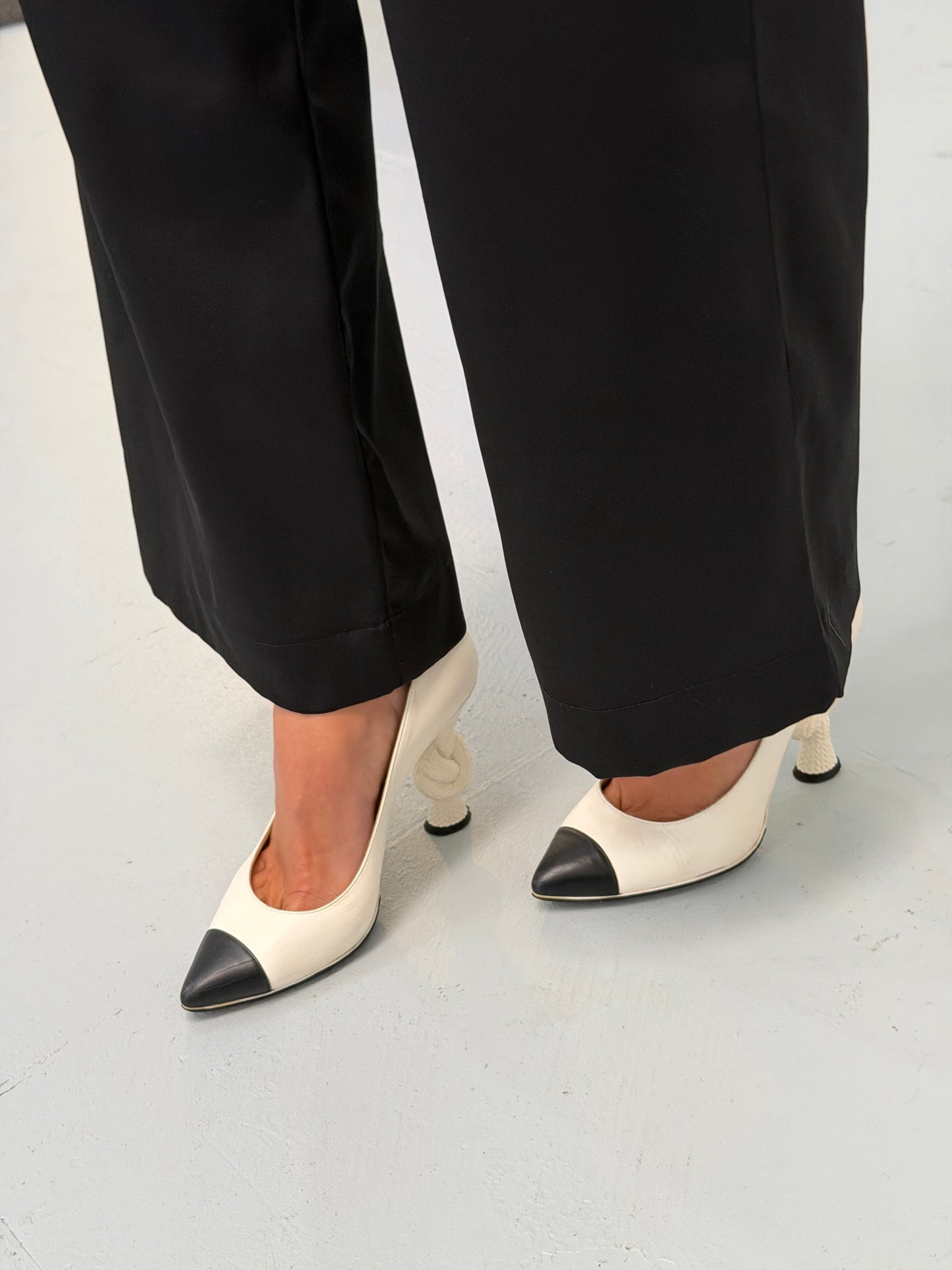 chanel 1990s classic knot pumps