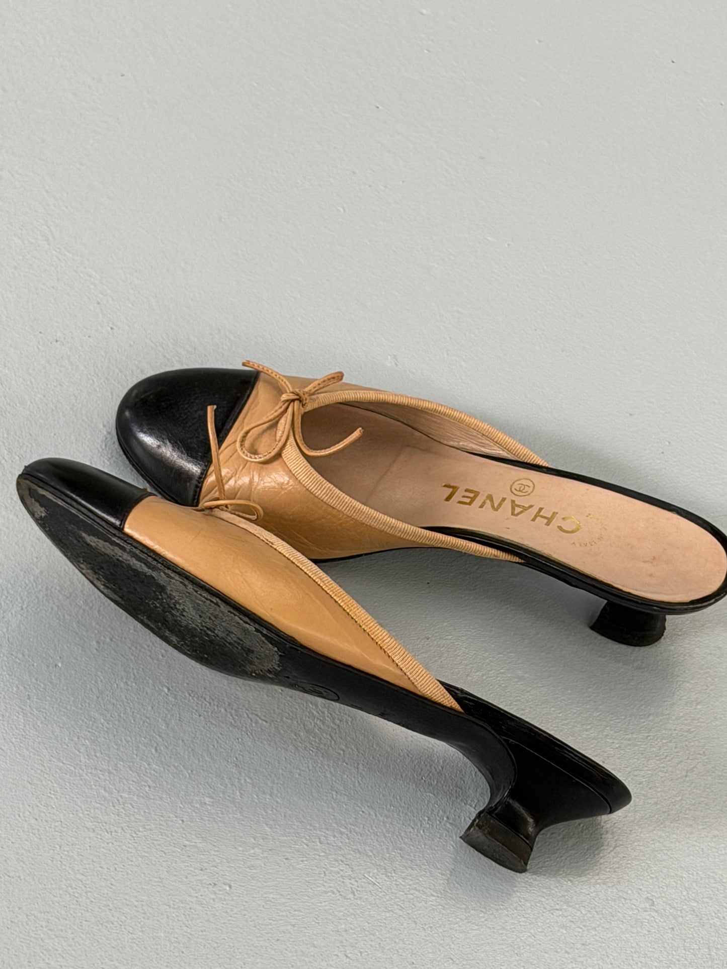 chanel early 2000s cap-toe heels