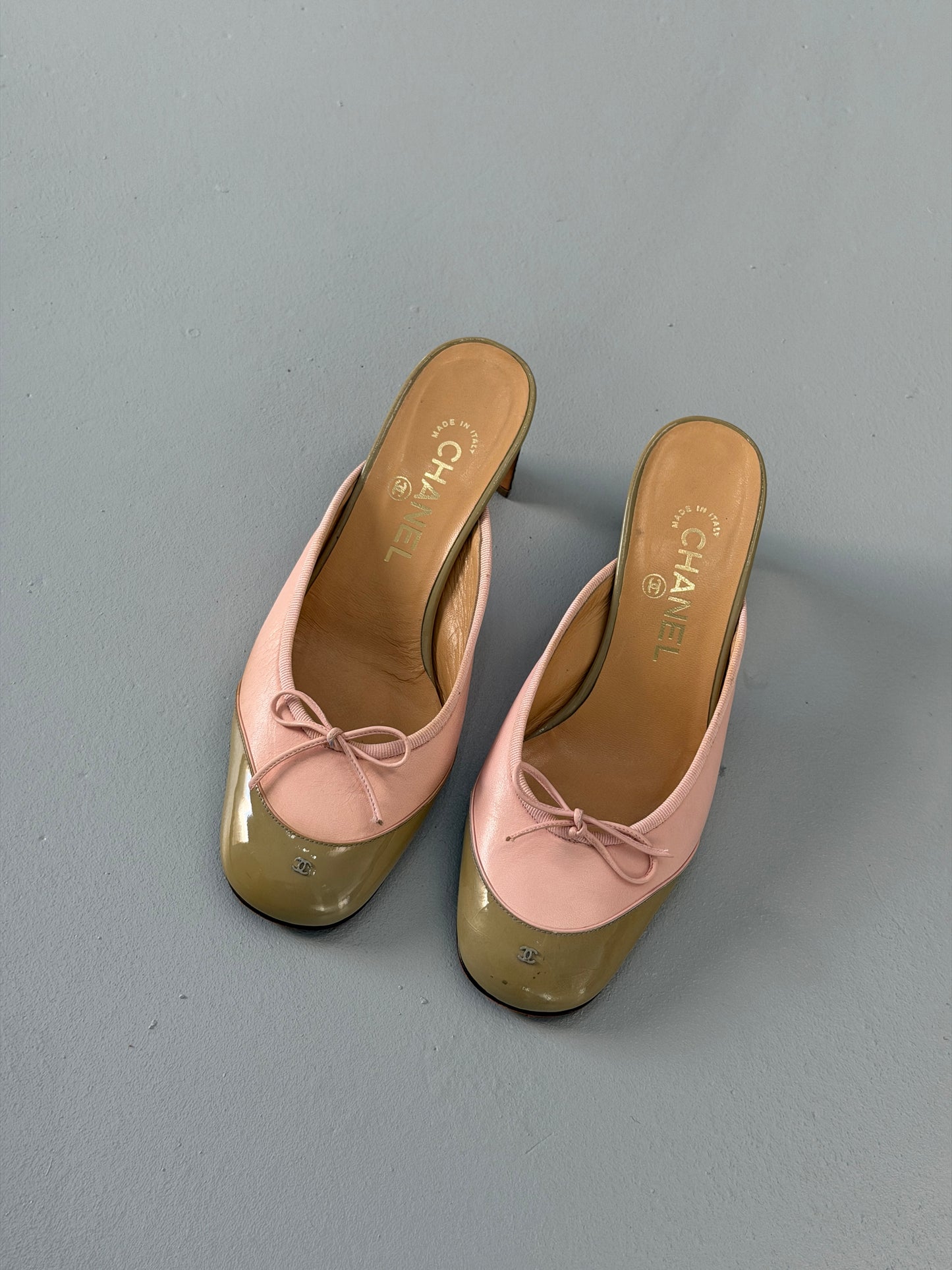 chanel early 2000s two-tone heels