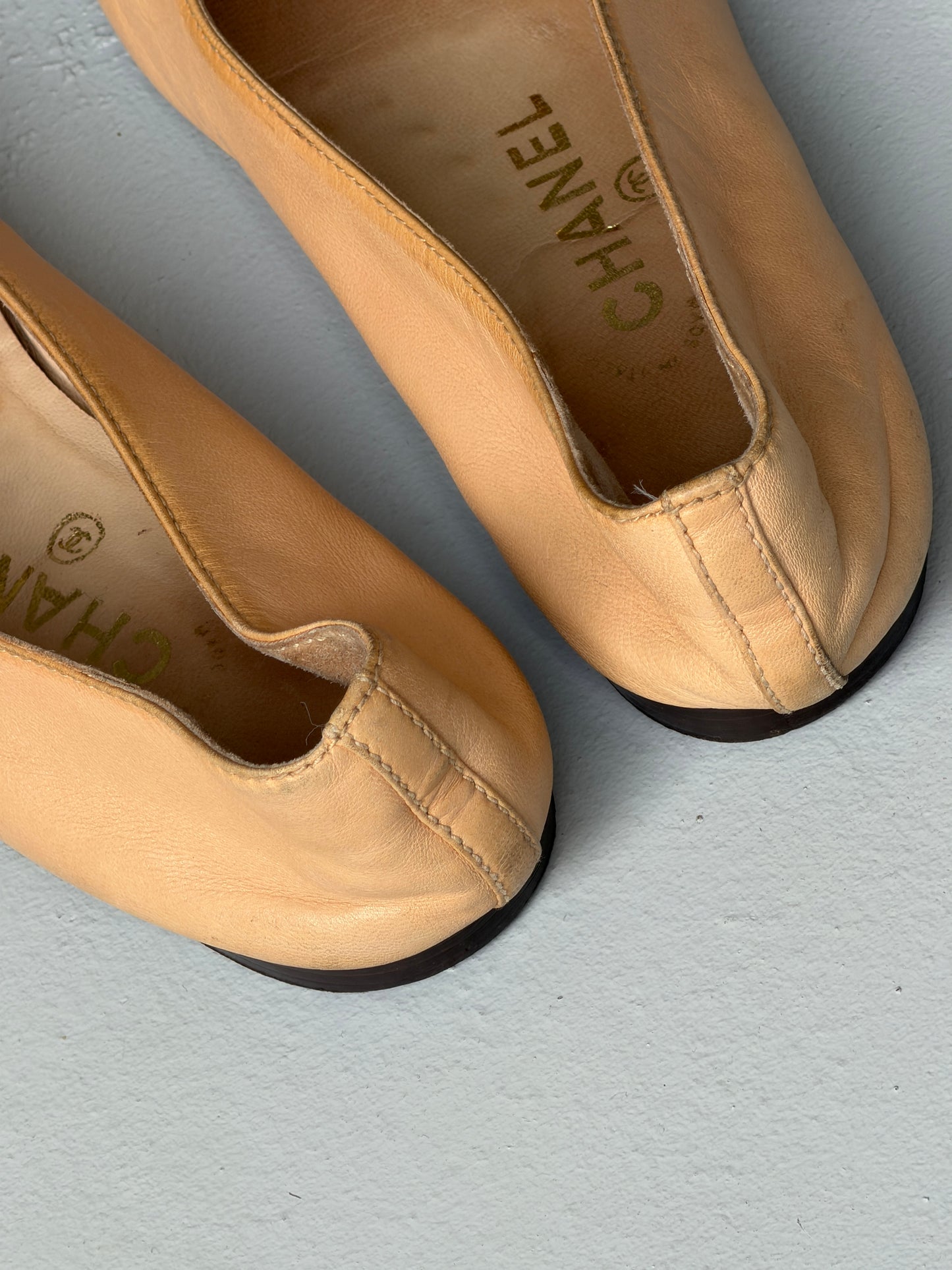 chanel 1990s leather ballet flats