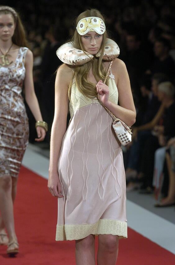 chanel spring summer 2005 runway knit dress