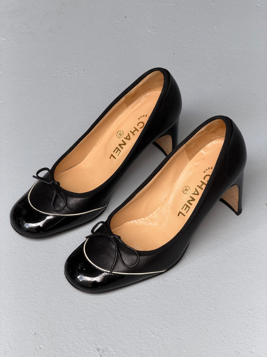 chanel 1990s patent pumps