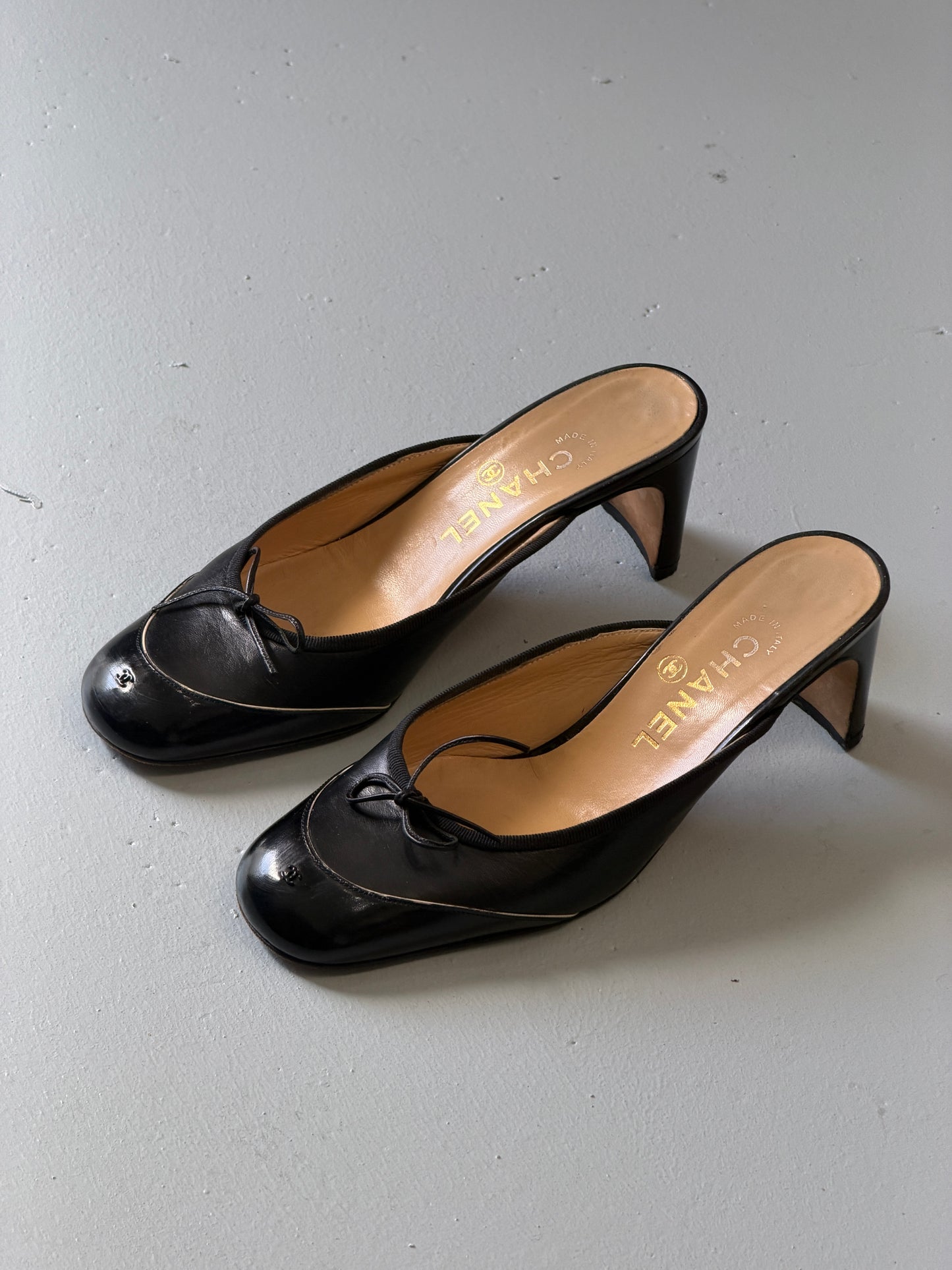 chanel black bow heels