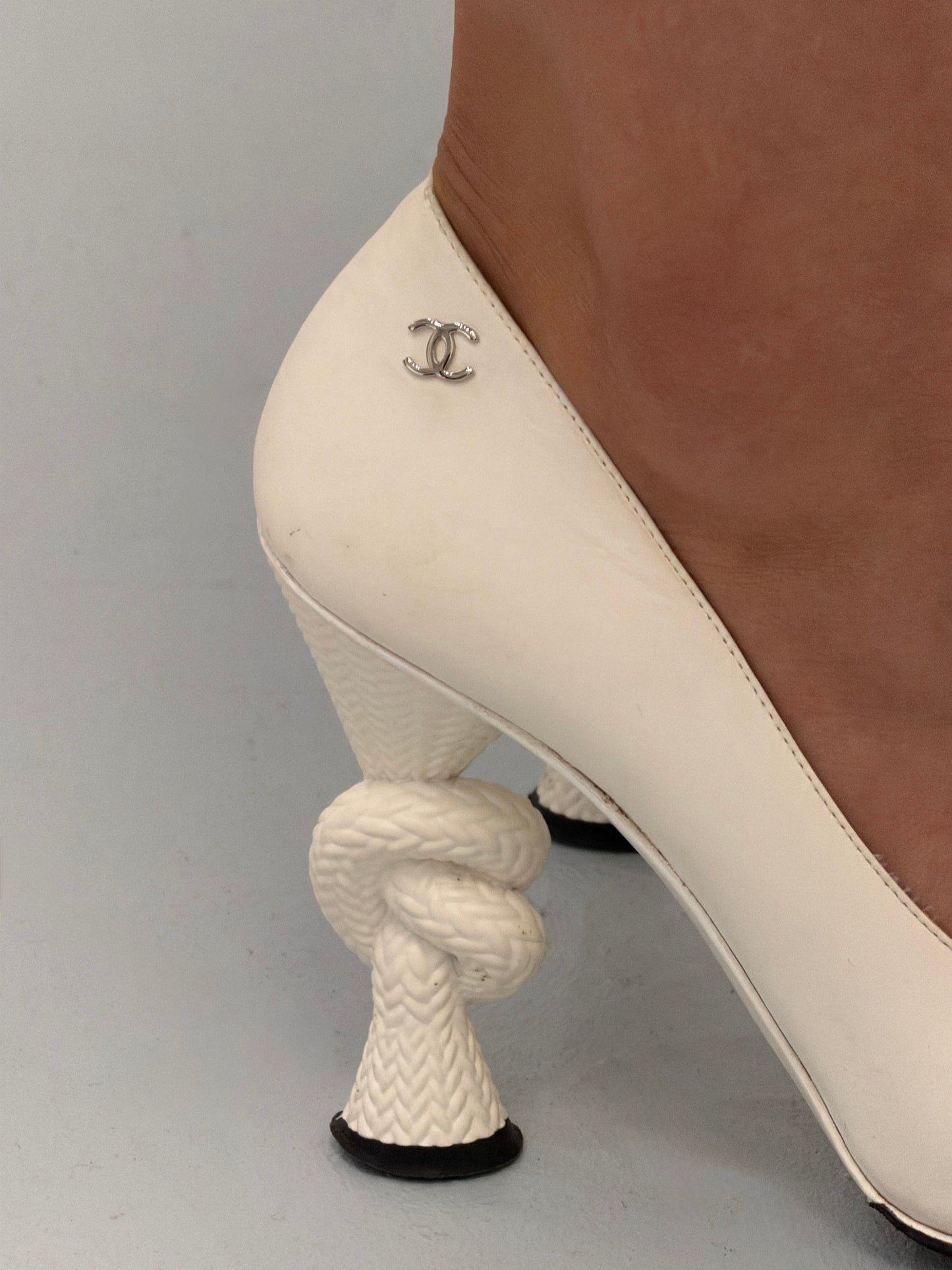 chanel 1990s classic knot pumps