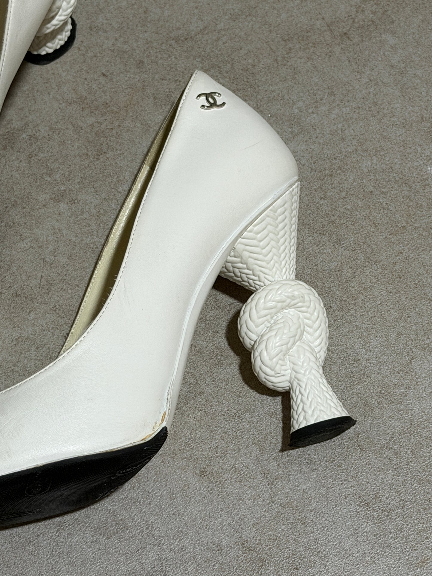 chanel 1990s classic knot pumps