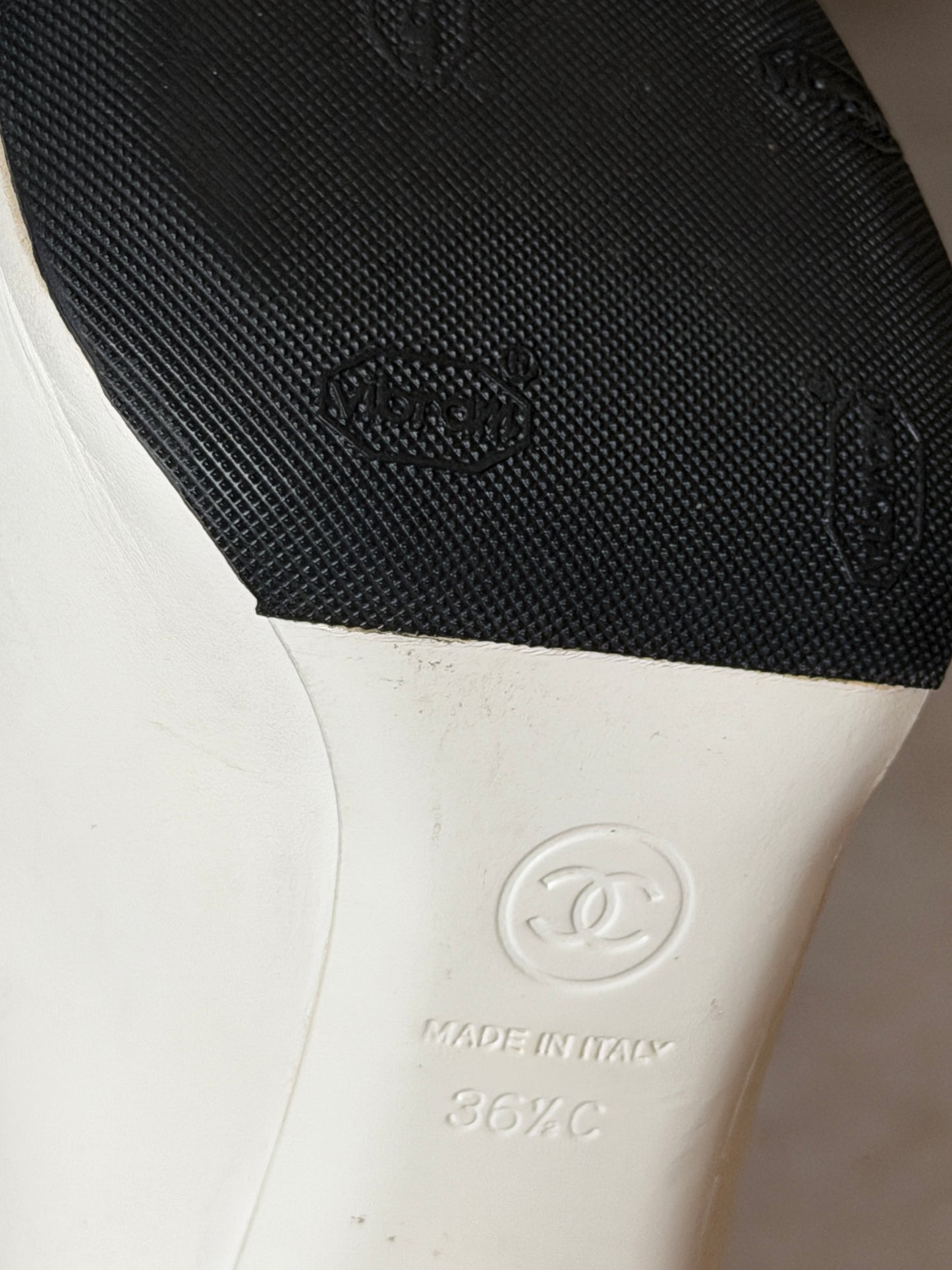 chanel 1990s classic knot pumps