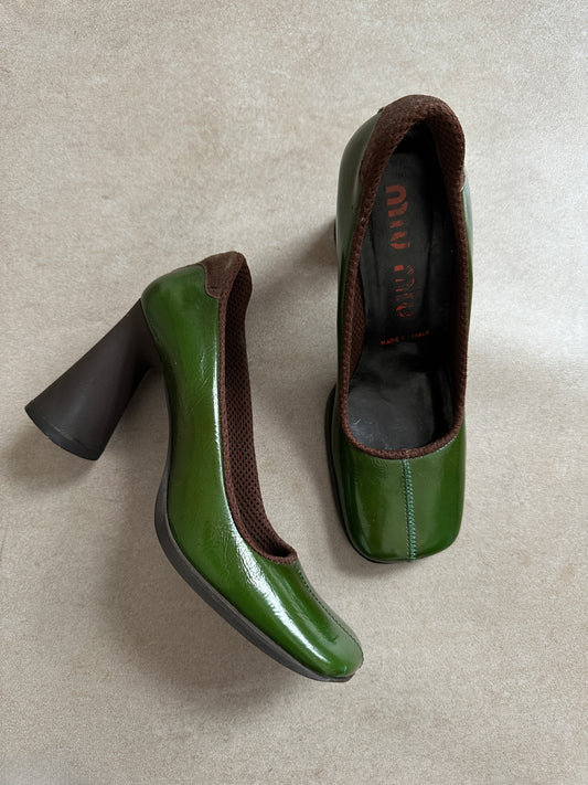 (rare) fw 1999 green patent pumps