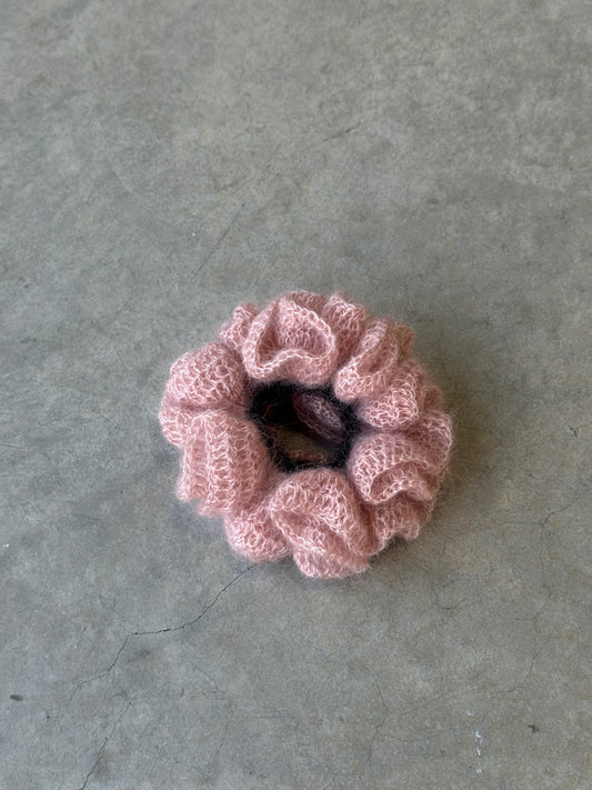 eina scrunchie in lace pink