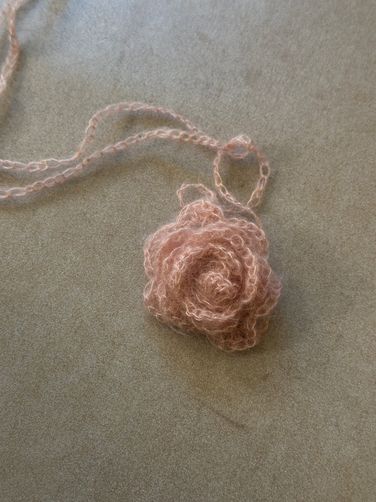 eina chocker (rosette)