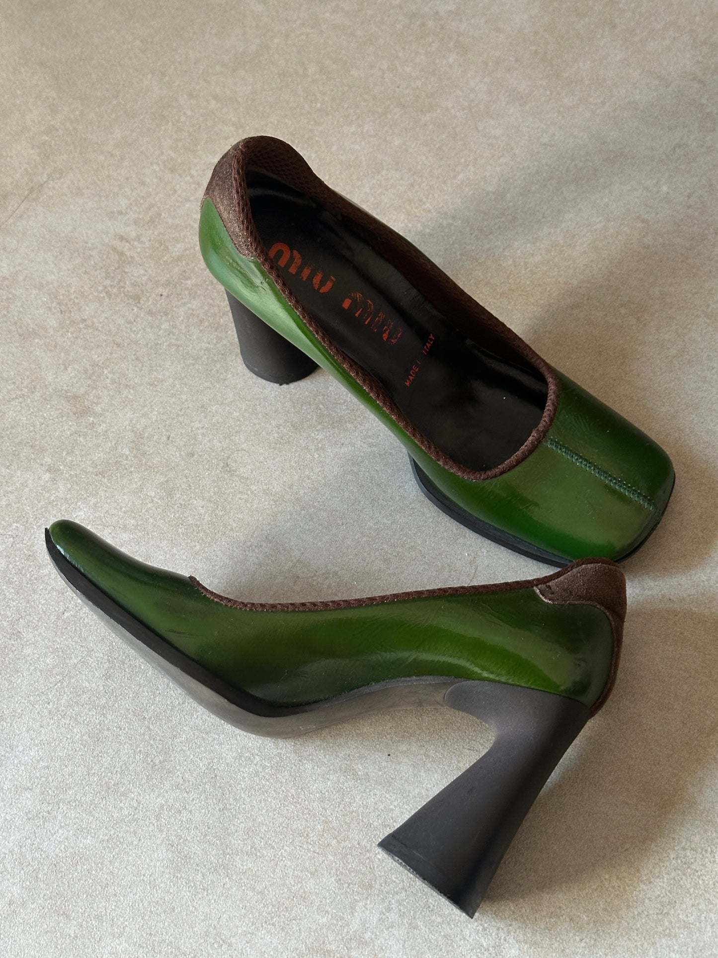 (rare) fw 1999 green patent pumps