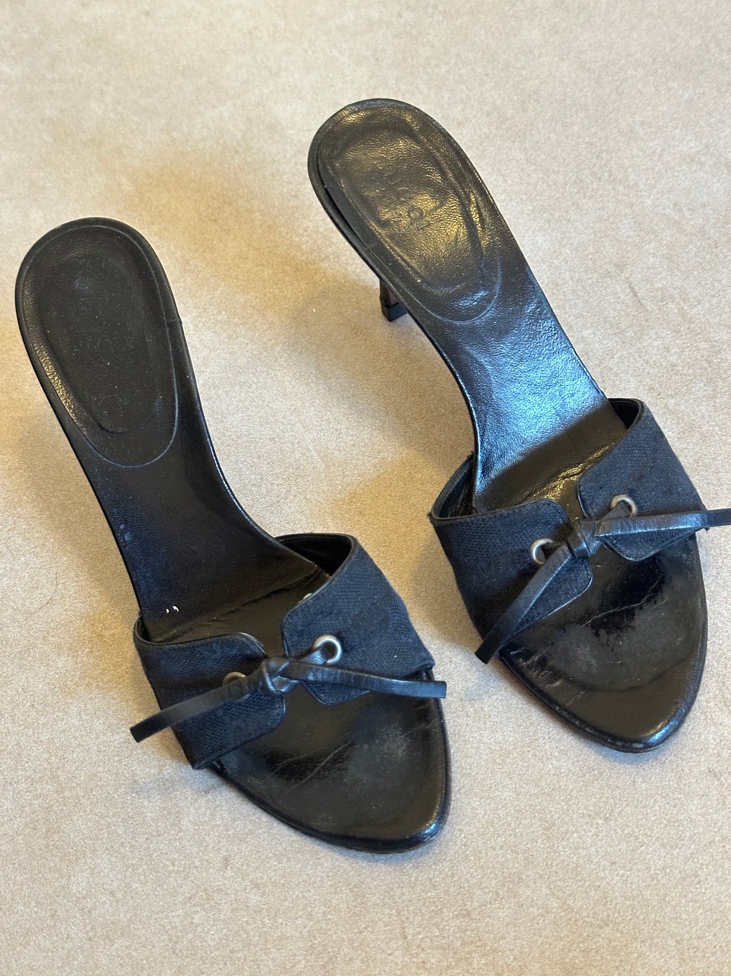 gucci by tom ford bella hadid heels