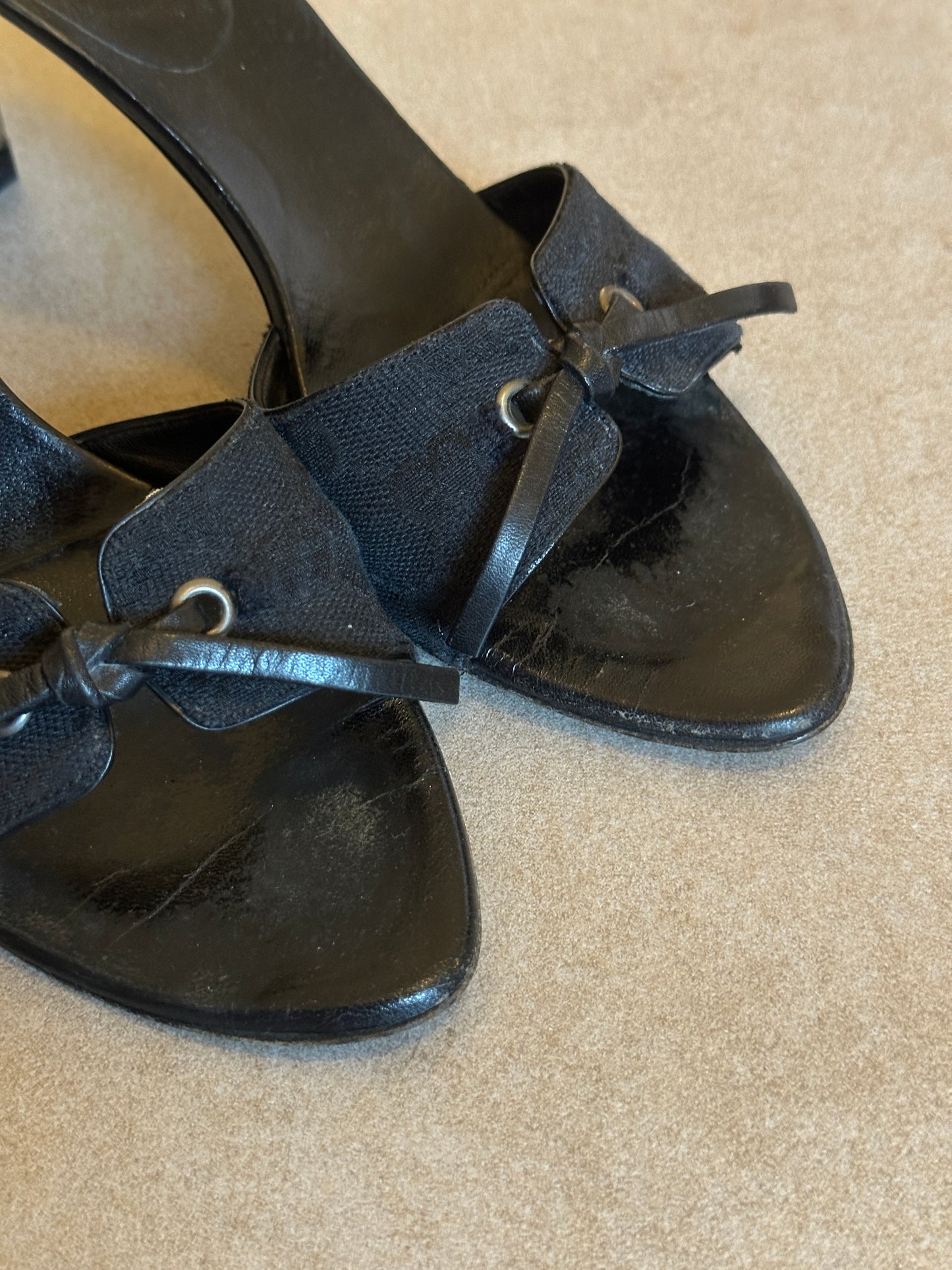 gucci by tom ford bella hadid heels