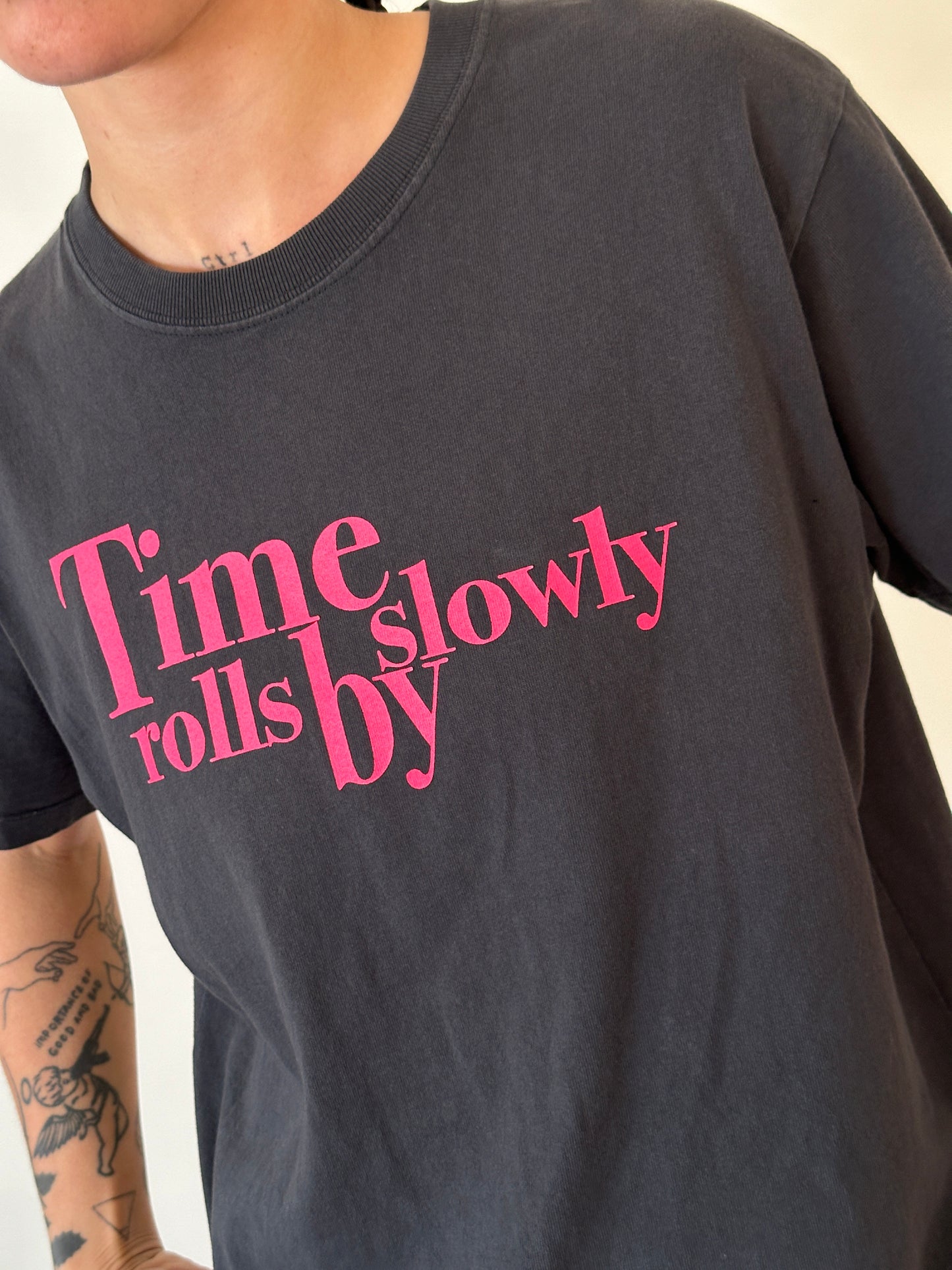 (rare) 80s tee “time rolls by slowly”