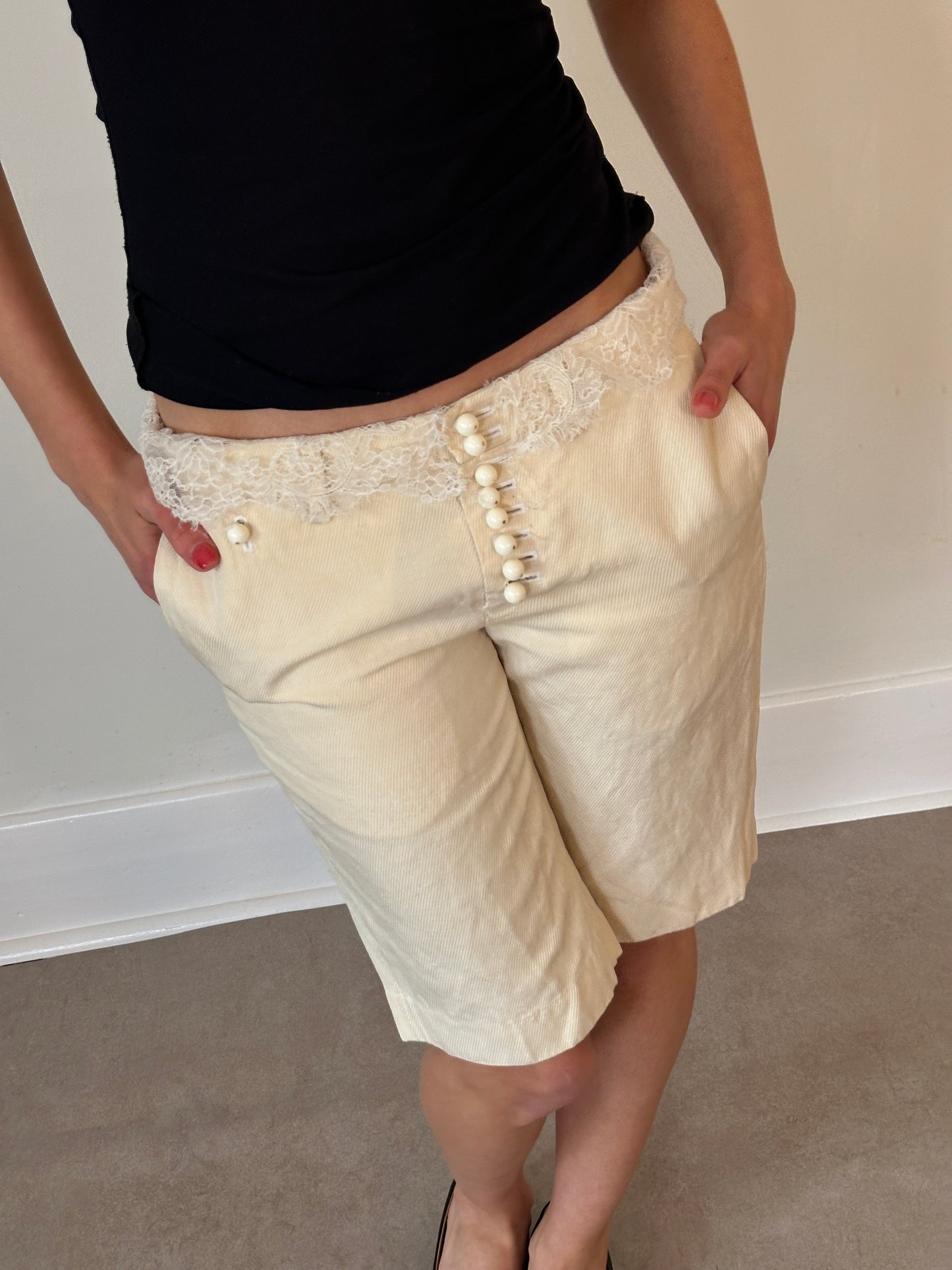 2000s sacai lace capri shorts