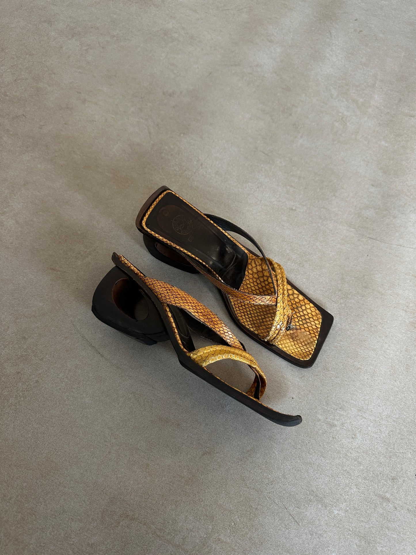 (rare) 90s gianni bravo sculptural thong mules